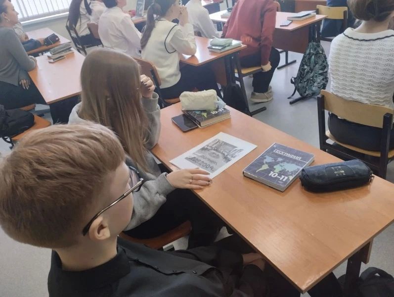 В Ольском округе Колымы полицейские провели для школьников мероприятия, приуроченные ко Дню солидарности в борьбе с терроризмом В Ольском округе Колымы полицейские провели для школьников мероприятия, приуроченные ко Дню солидарности в борьбе с терроризмом