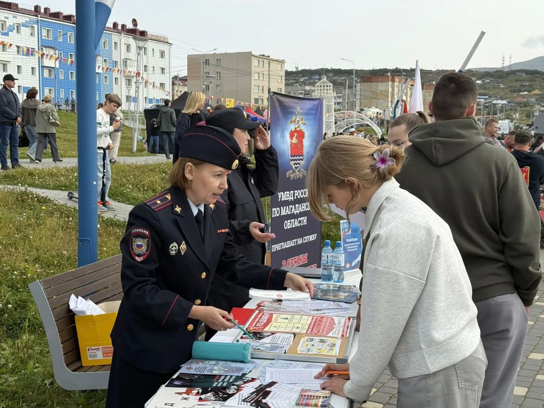 В Магадане в парке «Маяк» полицейские и общественники принимают участие в акции «Тихоокеанская слава В Магадане в парке «Маяк» полицейские и общественники принимают участие в акции «Тихоокеанская слава