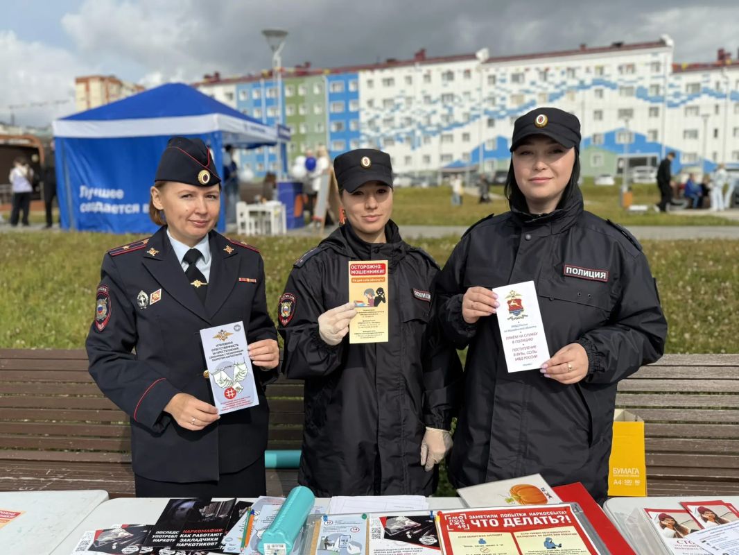В Магадане в парке «Маяк» полицейские и общественники принимают участие в акции «Тихоокеанская слава В Магадане в парке «Маяк» полицейские и общественники принимают участие в акции «Тихоокеанская слава