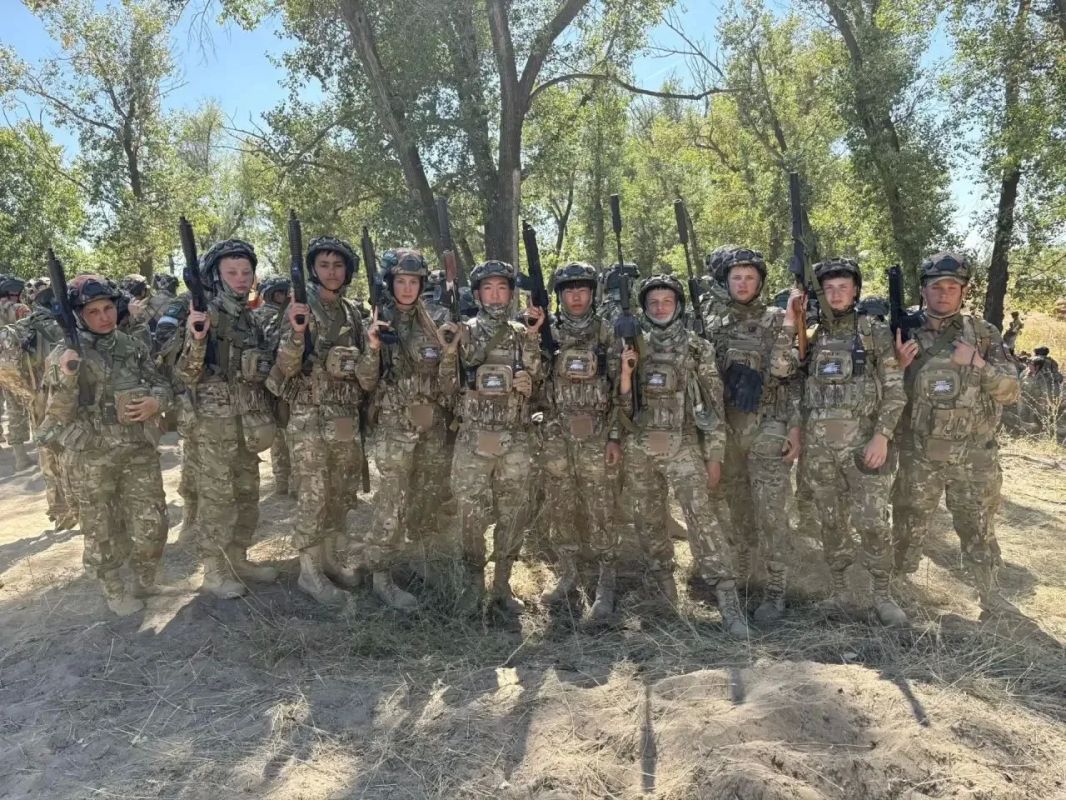 Сегодня, в решающем испытании, в финальном бою «ЯСТРЕБ 14» бьётся за золото финала «Зарницы 2.0» — смотрим прямой эфир! Сегодня, в решающем испытании, в финальном бою «ЯСТРЕБ 14» бьётся за золото финала «Зарницы 2.0» — смотрим прямой эфир!