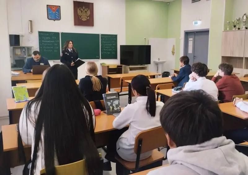 В Ольском округе Колымы полицейские провели для школьников мероприятия, приуроченные ко Дню солидарности в борьбе с терроризмом В Ольском округе Колымы полицейские провели для школьников мероприятия, приуроченные ко Дню солидарности в борьбе с терроризмом