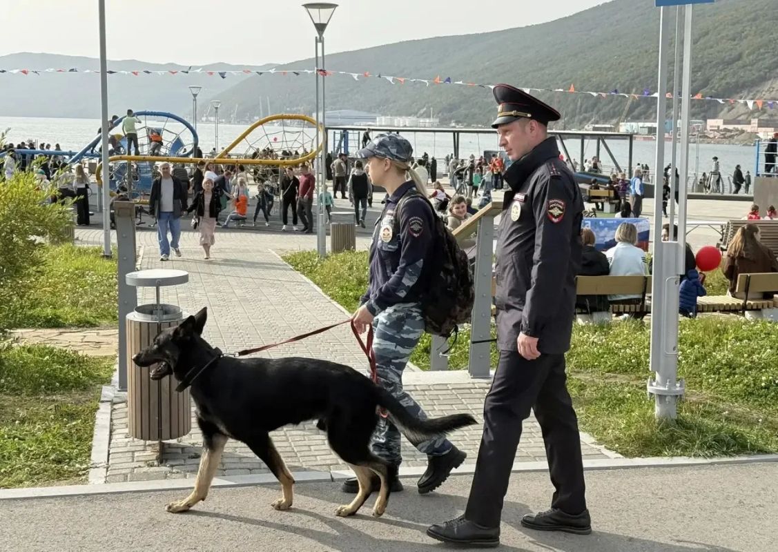 В Магадане полицейские и общественники приняли участие в масштабной патриотической акции «Тихоокеанская слава В Магадане полицейские и общественники приняли участие в масштабной патриотической акции «Тихоокеанская слава