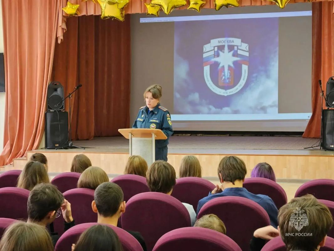 Уроки безопасности от МЧС: специалисты позаботились о защите школьников с первых дней учебного года Уроки безопасности от МЧС: специалисты позаботились о защите школьников с первых дней учебного года