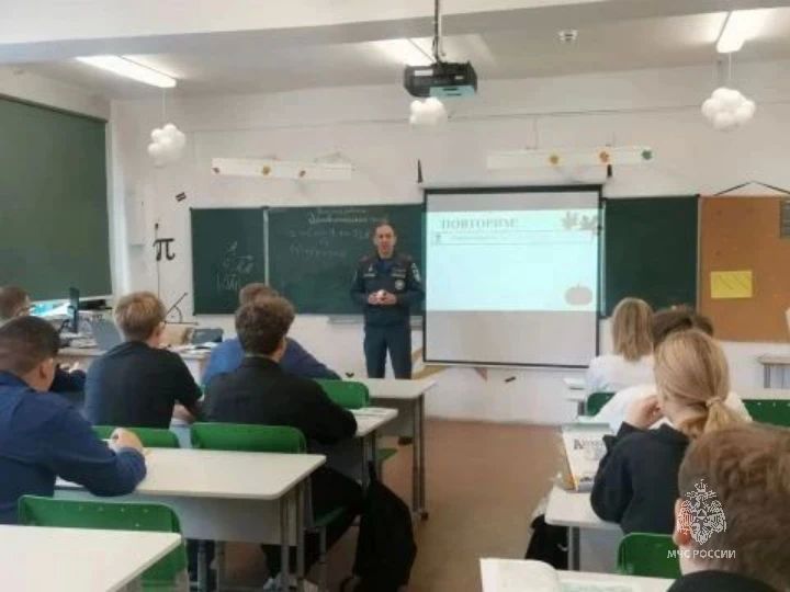 Уроки безопасности от МЧС: специалисты позаботились о защите школьников с первых дней учебного года Уроки безопасности от МЧС: специалисты позаботились о защите школьников с первых дней учебного года