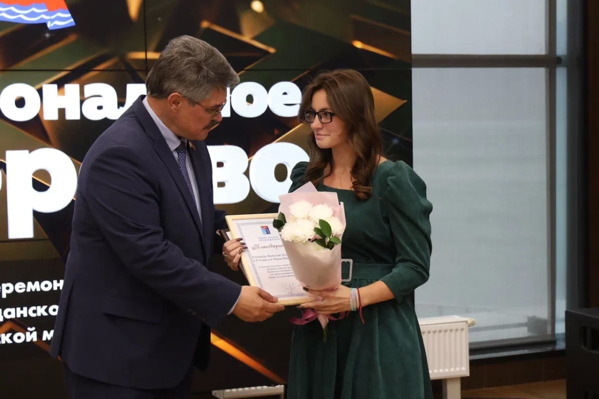 Двадцать лучших студентов колледжей Магаданской области получили именные премии облдумы Двадцать лучших студентов колледжей Магаданской области получили именные премии облдумы