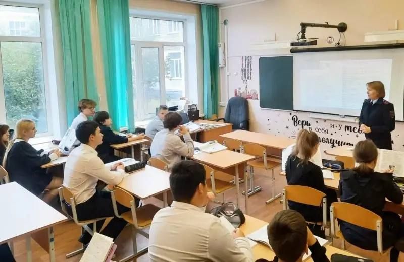 В Магаданской области стартовала профилактическая акция «Полиция и дети», основная цель которой – воспитание у подрастающего поколения правосознания, разъяснение учащимся и их родителям норм действующего законодательства, а... В Магаданской области стартовала профилактическая акция «Полиция и дети», основная цель которой – воспитание у подрастающего поколения правосознания, разъяснение учащимся и их родителям норм действующего законодательства, а...