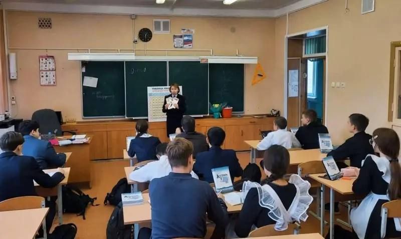 В Магаданской области стартовала профилактическая акция «Полиция и дети», основная цель которой – воспитание у подрастающего поколения правосознания, разъяснение учащимся и их родителям норм действующего законодательства, а... В Магаданской области стартовала профилактическая акция «Полиция и дети», основная цель которой – воспитание у подрастающего поколения правосознания, разъяснение учащимся и их родителям норм действующего законодательства, а...