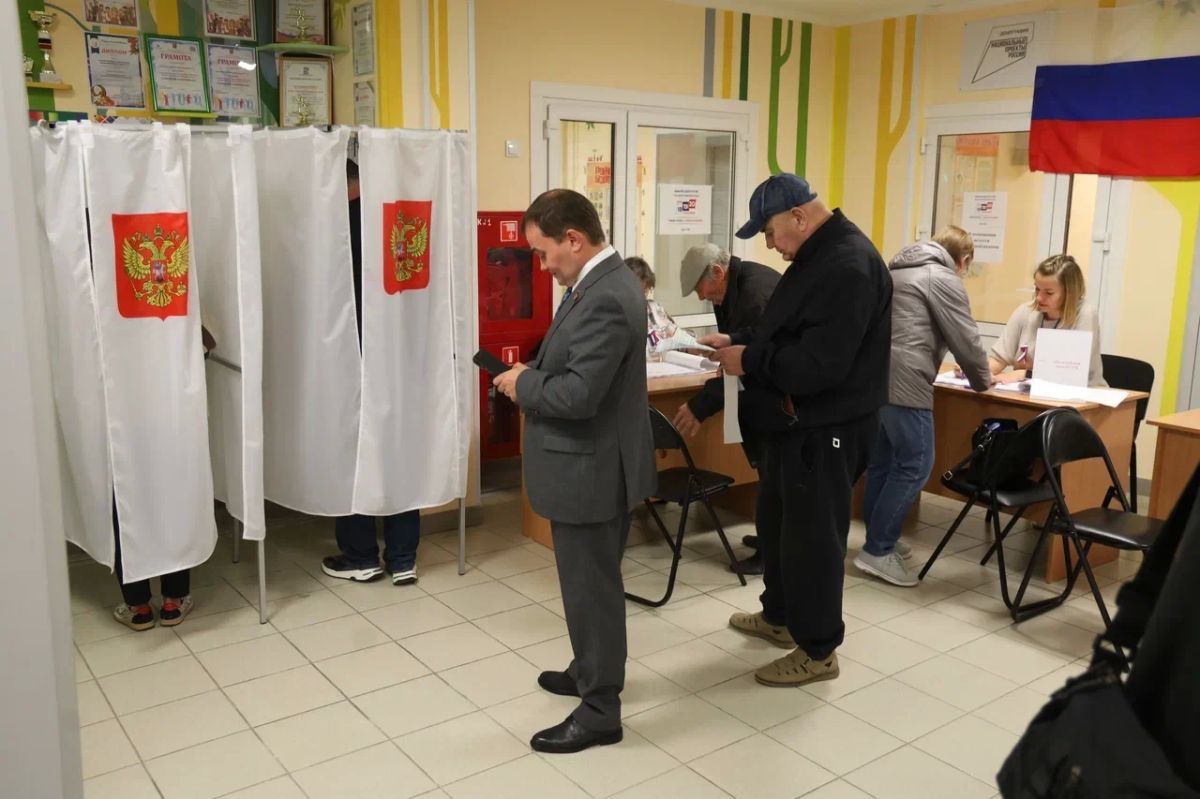 Представители ветеранских и культурных организаций Магадана исполнили гражданский долг в первый день выборов Представители ветеранских и культурных организаций Магадана исполнили гражданский долг в первый день выборов