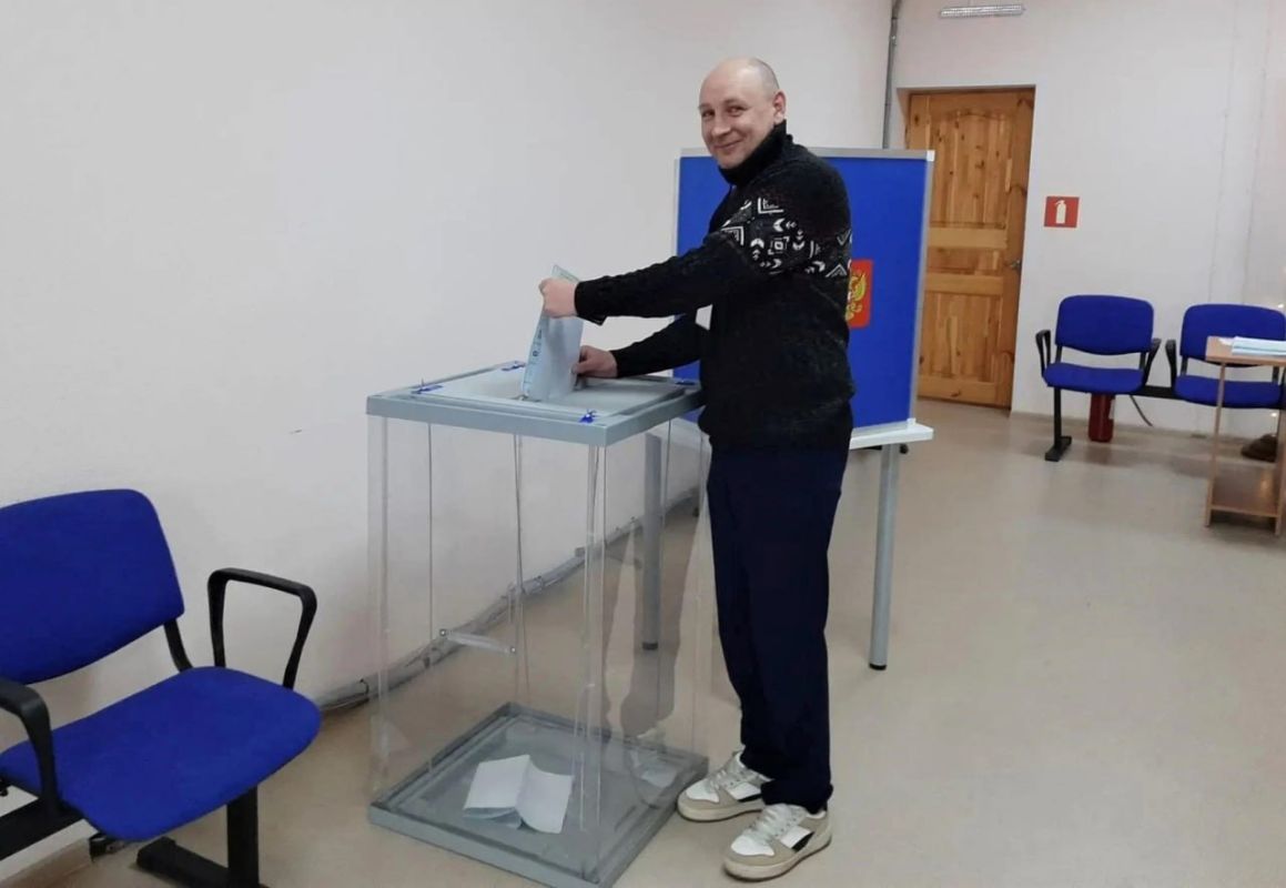 В поселке Омчак свою работу в дни выборов ведут две участковые избирательные комиссии №73 и №74 В поселке Омчак свою работу в дни выборов ведут две участковые избирательные комиссии №73 и №74