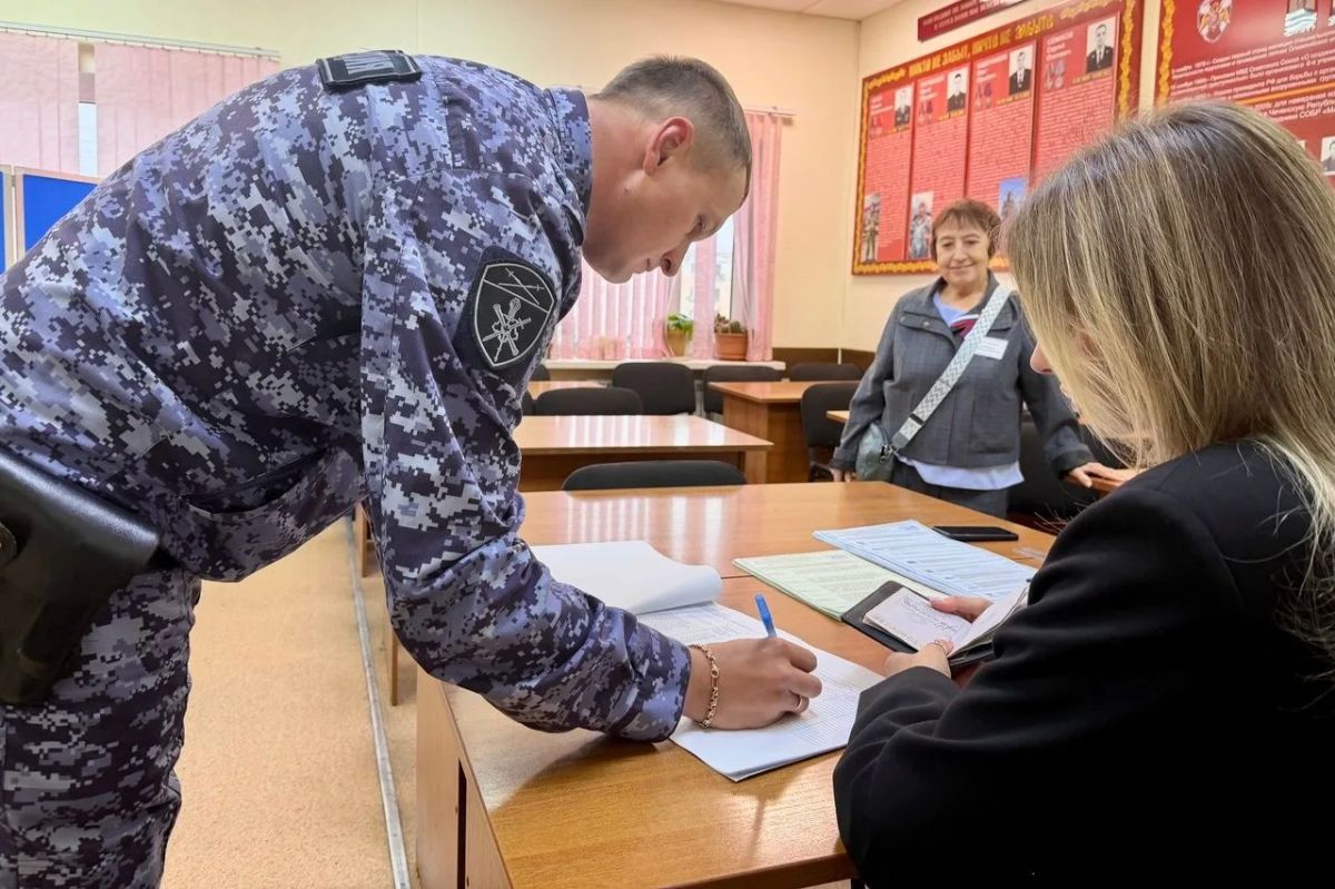 Магаданские росгвардейцы реализуют избирательное право в Единый день голосования Магаданские росгвардейцы реализуют избирательное право в Единый день голосования
