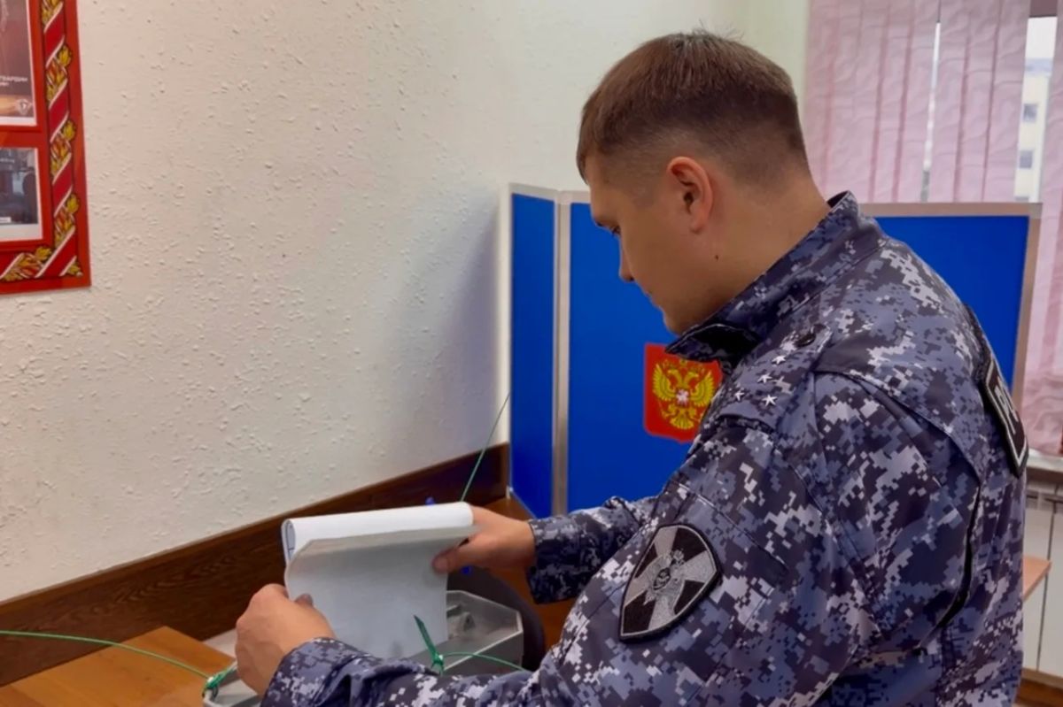 Магаданские росгвардейцы реализуют избирательное право в Единый день голосования Магаданские росгвардейцы реализуют избирательное право в Единый день голосования