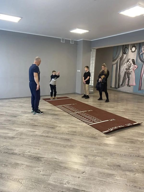 На избирательных участках поселка Ола организовали спортивные площадки На избирательных участках поселка Ола организовали спортивные площадки