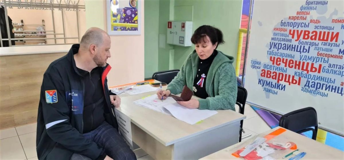 Сегодня в Усть-Омчуге проголосовал глава Тенькинского округа