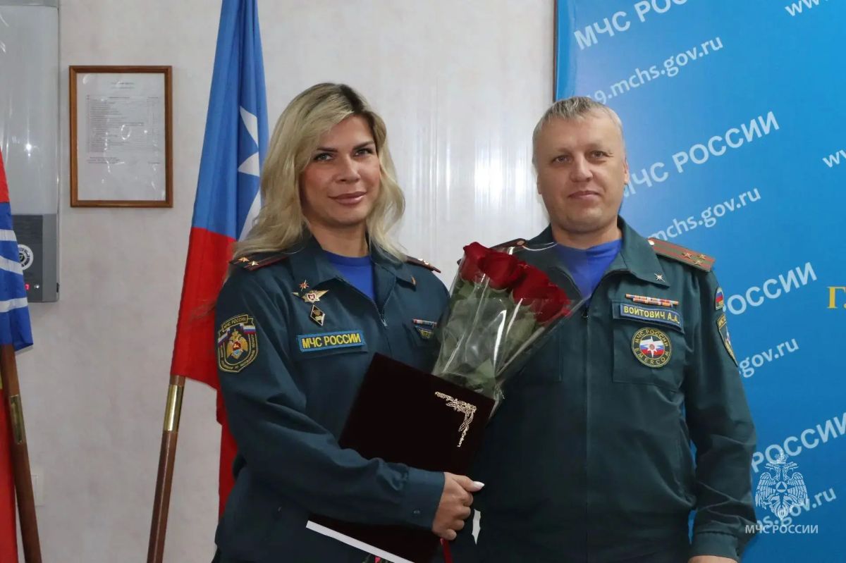 Спасибо за годы службы!. Сегодня в Главном управлении МЧС России по Магаданской области с теплом и большим уважением проводили на пенсию Юлию Сергеевну Желтову - начальника отдела административной практики и дознания