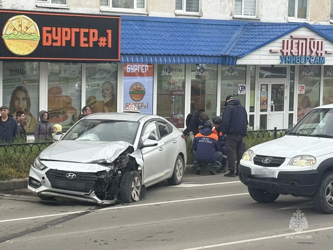 Спасатели в Магадане ликвидировали последствия ДТП Спасатели в Магадане ликвидировали последствия ДТП