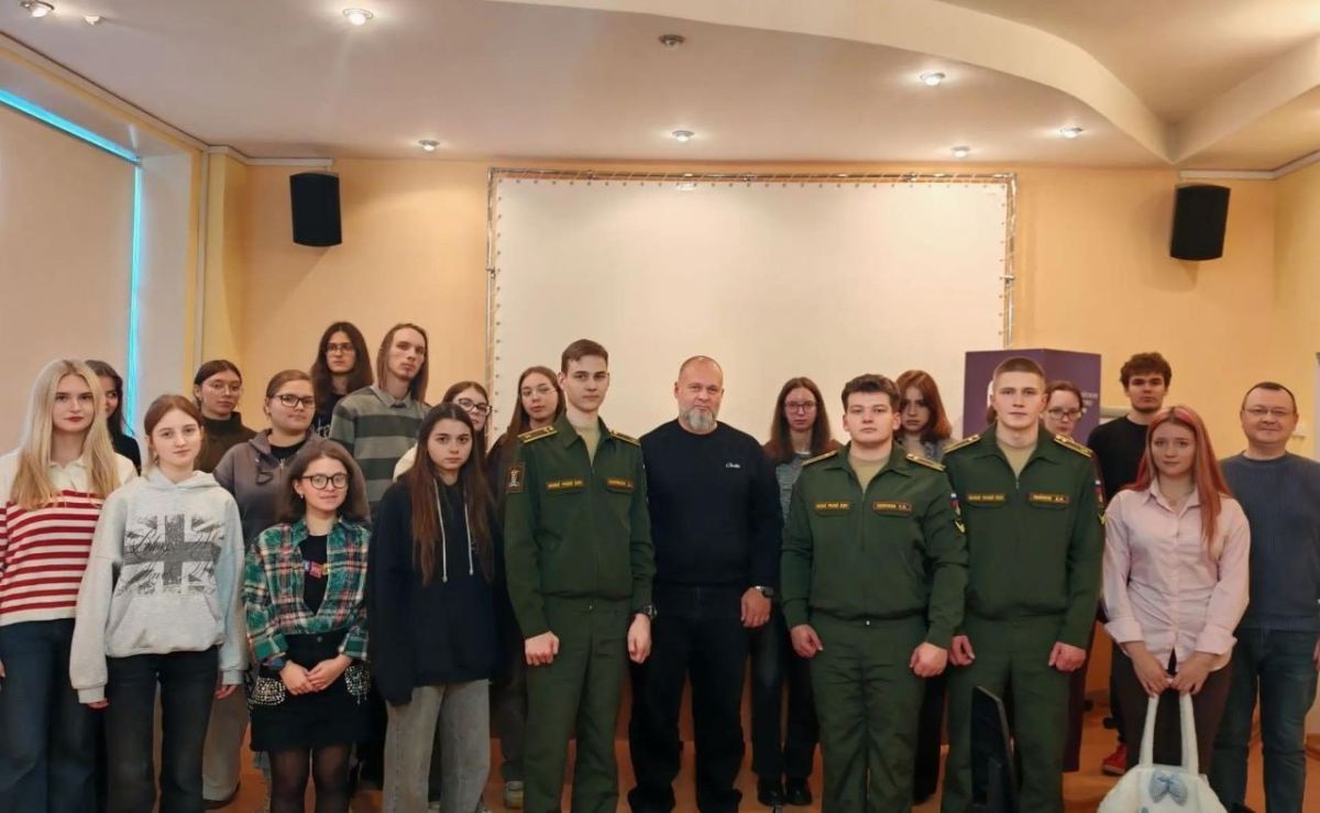 Ветеран СВО Дмитрий Кушнир провел урок мужества в СВГУ Ветеран СВО Дмитрий Кушнир провел урок мужества в СВГУ