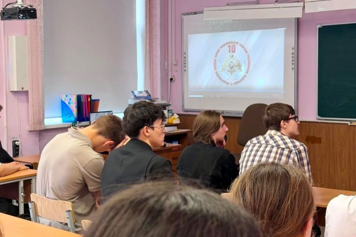 Офицеры Росгвардии провели профориентационное занятие с магаданскими школьниками Офицеры Росгвардии провели профориентационное занятие с магаданскими школьниками