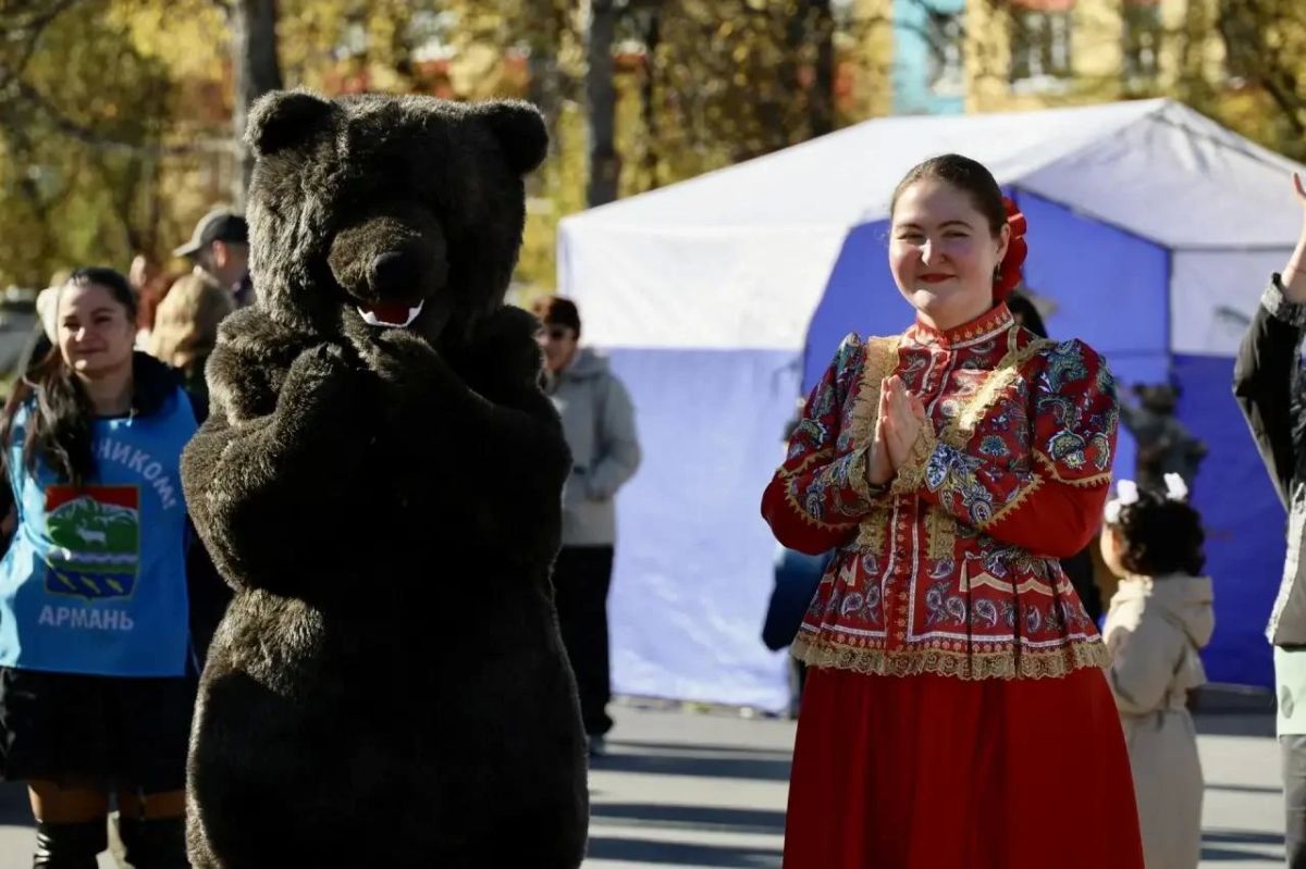 310-летие поселка Ола отметили концертом и 135-килограммовым тортом в Магаданской области 310-летие поселка Ола отметили концертом и 135-килограммовым тортом в Магаданской области