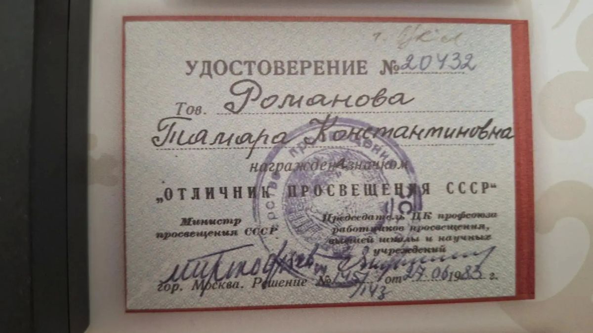 Сотрудники следственного управления СК России по Магаданской области поздравили ветерана Великой Отечественной войны Сотрудники следственного управления СК России по Магаданской области поздравили ветерана Великой Отечественной войны