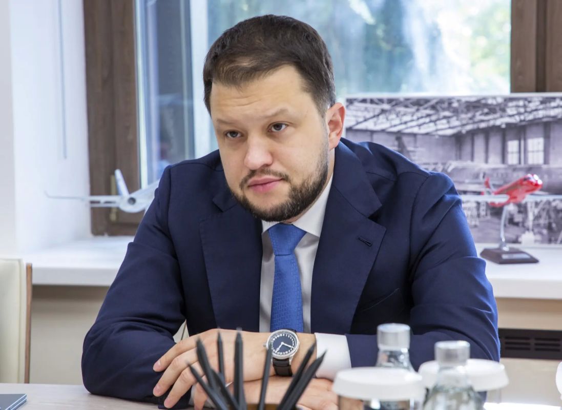 Сергей Носов: Развитие авиационной отрасли региона обсудили с руководителем Росавиации Дмитрием Ядровым