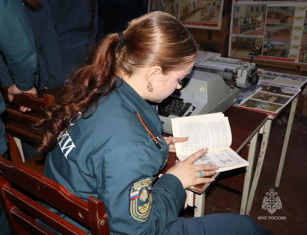Школьники Магадана познакомились с работой защитного сооружения гражданской обороны Школьники Магадана познакомились с работой защитного сооружения гражданской обороны