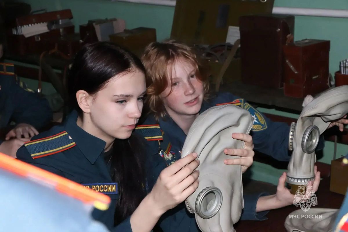 Школьники Магадана познакомились с работой защитного сооружения гражданской обороны Школьники Магадана познакомились с работой защитного сооружения гражданской обороны
