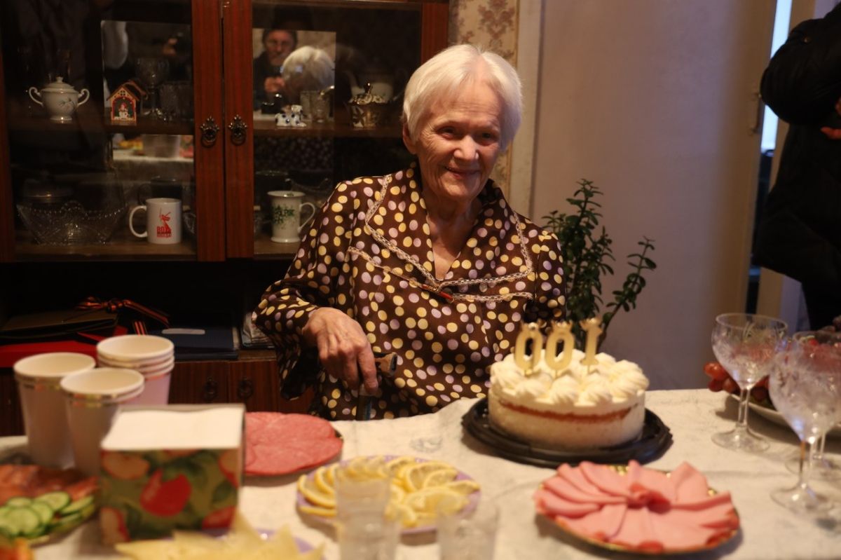 Бывшая узница фашистской неволи Раиса Истомина отметила 100-летие в Магадане Бывшая узница фашистской неволи Раиса Истомина отметила 100-летие в Магадане