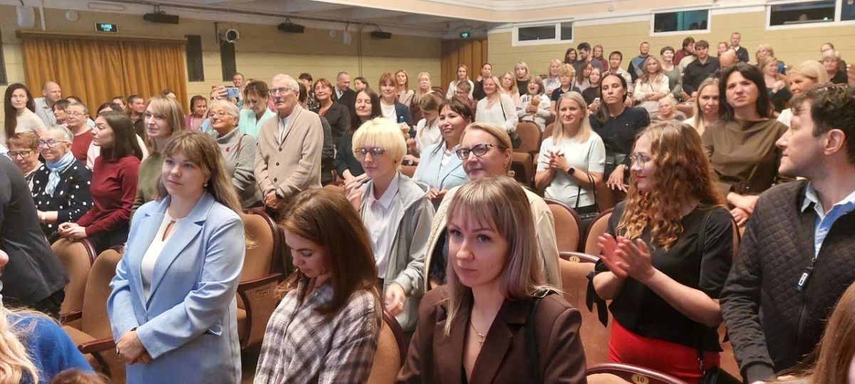 Московские актеры привезли в Магадан спектакль «Запретный плод» Московские актеры привезли в Магадан спектакль «Запретный плод»