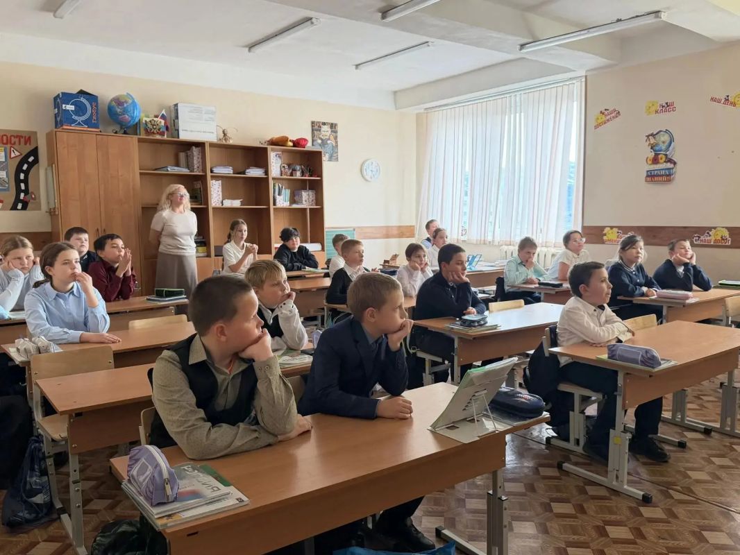 Для магаданских школьников провели урок по ориентированию на местности Для магаданских школьников провели урок по ориентированию на местности