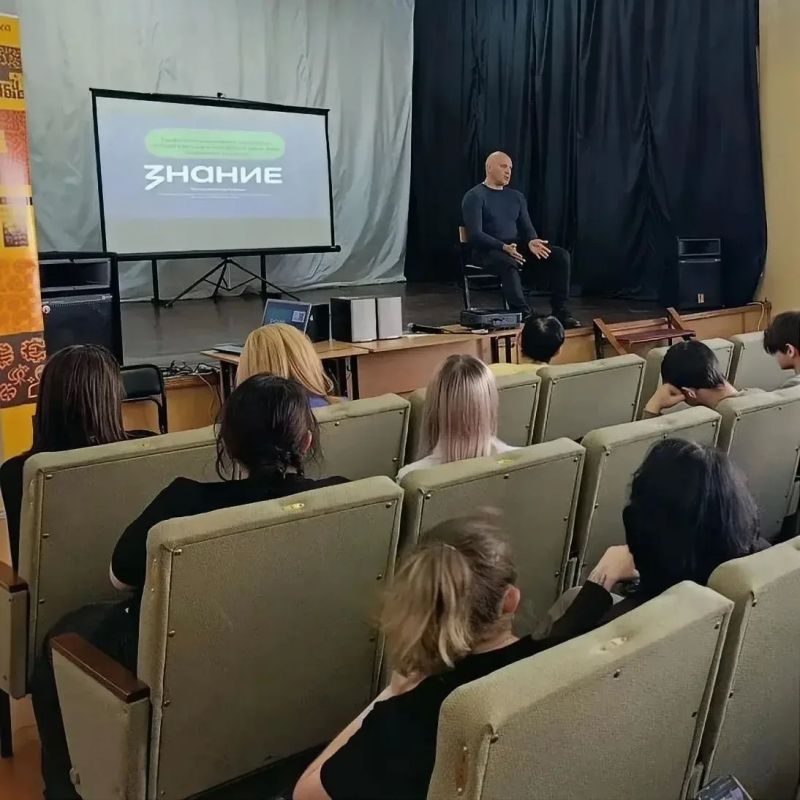 Как защитить молодежь от опасных зависимостей: в техникуме прошла просветительская встреча