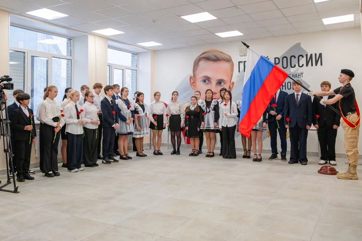 Лариса Поликанова: Сегодня в гимназии № 13 открыли мурал в честь Героя Российской Федерации Ивана Кабанова, чьё имя учреждение носит с мая 2023 года Лариса Поликанова: Сегодня в гимназии № 13 открыли мурал в честь Героя Российской Федерации Ивана Кабанова, чьё имя учреждение носит с мая 2023 года