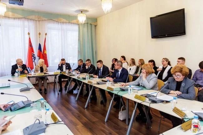 На Колыме планируют учредить почётный знак «Отцовская слава» для многодетных отцов