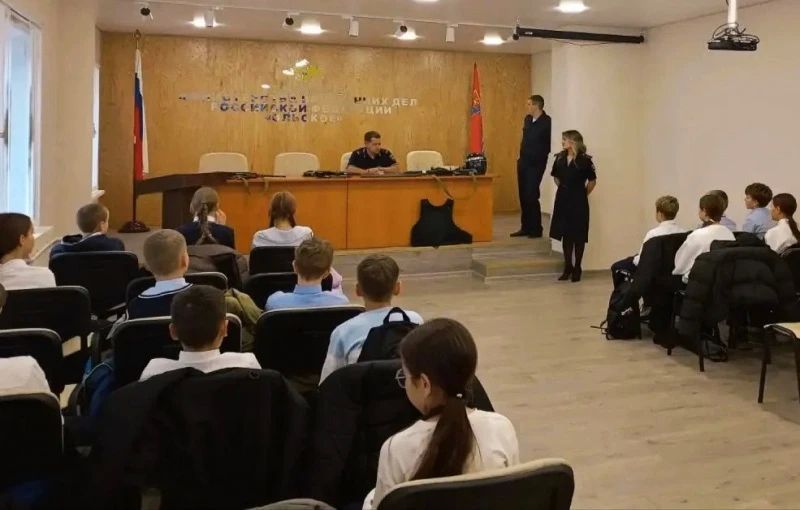 Будущие стражи порядка: кадеты из Ольского округа Магаданской области побывали в гостях у полицейских Будущие стражи порядка: кадеты из Ольского округа Магаданской области побывали в гостях у полицейских