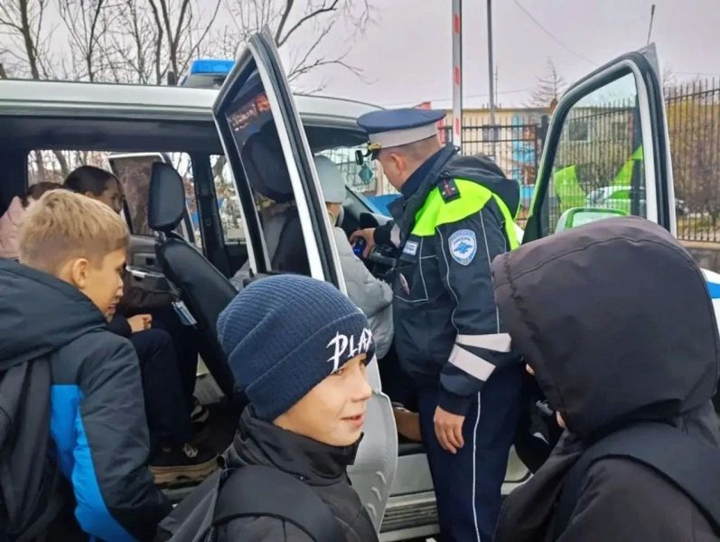 Будущие стражи порядка: кадеты из Ольского округа Магаданской области побывали в гостях у полицейских Будущие стражи порядка: кадеты из Ольского округа Магаданской области побывали в гостях у полицейских