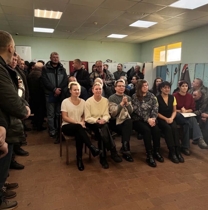 Председатель Магаданской городской Думы Сергей Смирнов поздравил работников ГЭЛУДа с Днём работников дорожного хозяйства