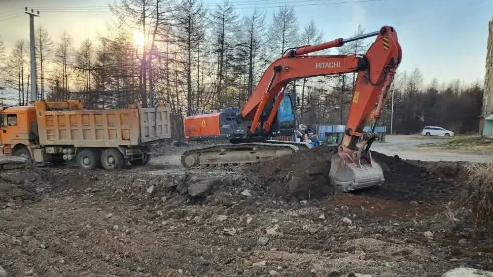 В посёлке Сокол подрядчик ведёт текущий ремонт автомобильной дороги на улице Королёва
