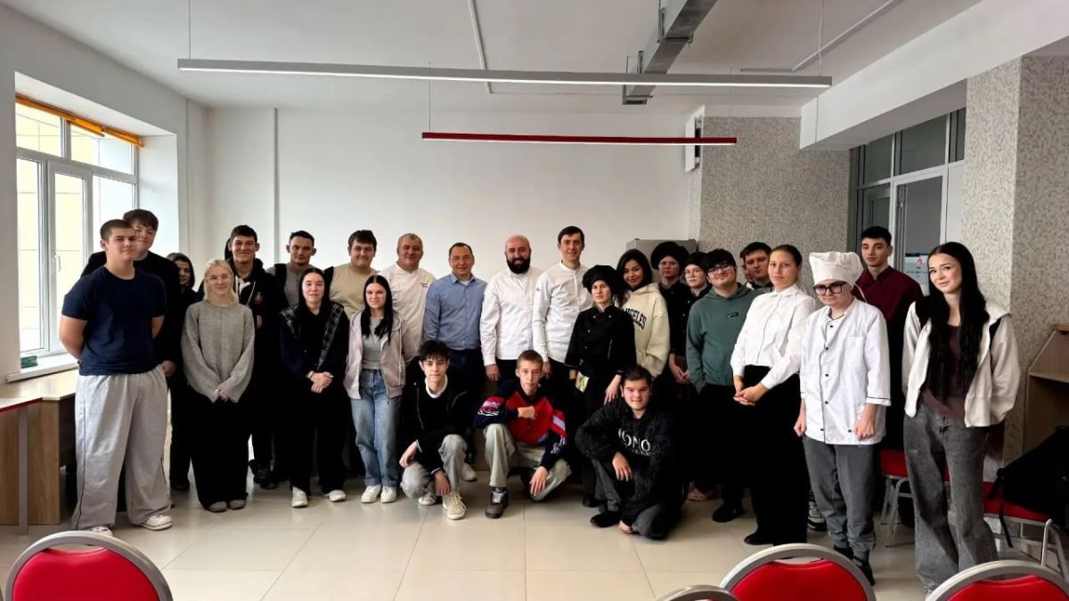 Шеф-повара фестиваля «Зажировка» провели профориентационные встречи с юными колымчанами