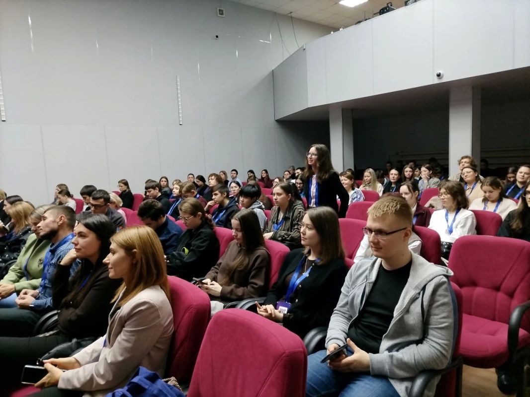 Модель привлечения молодых педагогов в школы Колымы разрабатывают на стратегической сессии в Магадане Модель привлечения молодых педагогов в школы Колымы разрабатывают на стратегической сессии в Магадане