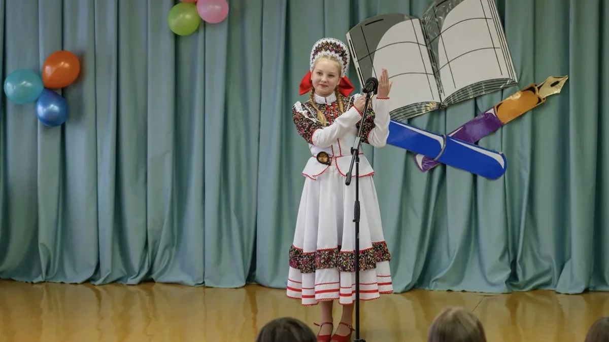 Лариса Поликанова: Лучших школьников и начинающих педагогов города отметили именными сертификатами мэра Магадана Лариса Поликанова: Лучших школьников и начинающих педагогов города отметили именными сертификатами мэра Магадана
