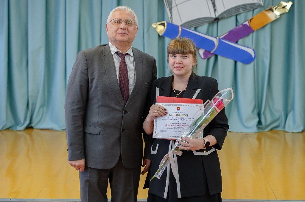 Во Дворце детского (юношеского) творчества прошел традиционный праздник вручения сертификатов стипендиатов лучшим учащимся столицы Колымы и молодым педагогам Во Дворце детского (юношеского) творчества прошел традиционный праздник вручения сертификатов стипендиатов лучшим учащимся столицы Колымы и молодым педагогам