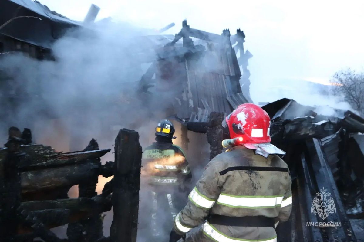 Два человека погибли на пожаре в Магадане Два человека погибли на пожаре в Магадане