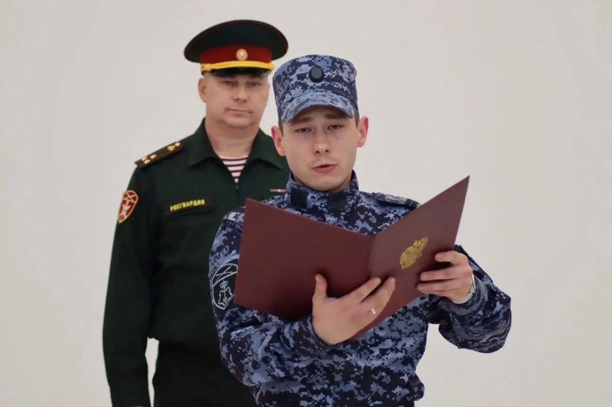 В Магадане состоялась церемония приведения к присяге молодых сотрудников Росгвардии В Магадане состоялась церемония приведения к присяге молодых сотрудников Росгвардии