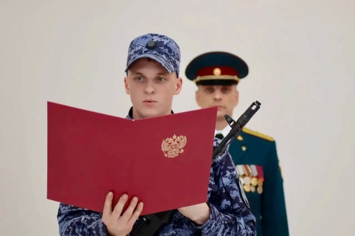 В Магадане состоялась церемония приведения к присяге молодых сотрудников Росгвардии В Магадане состоялась церемония приведения к присяге молодых сотрудников Росгвардии
