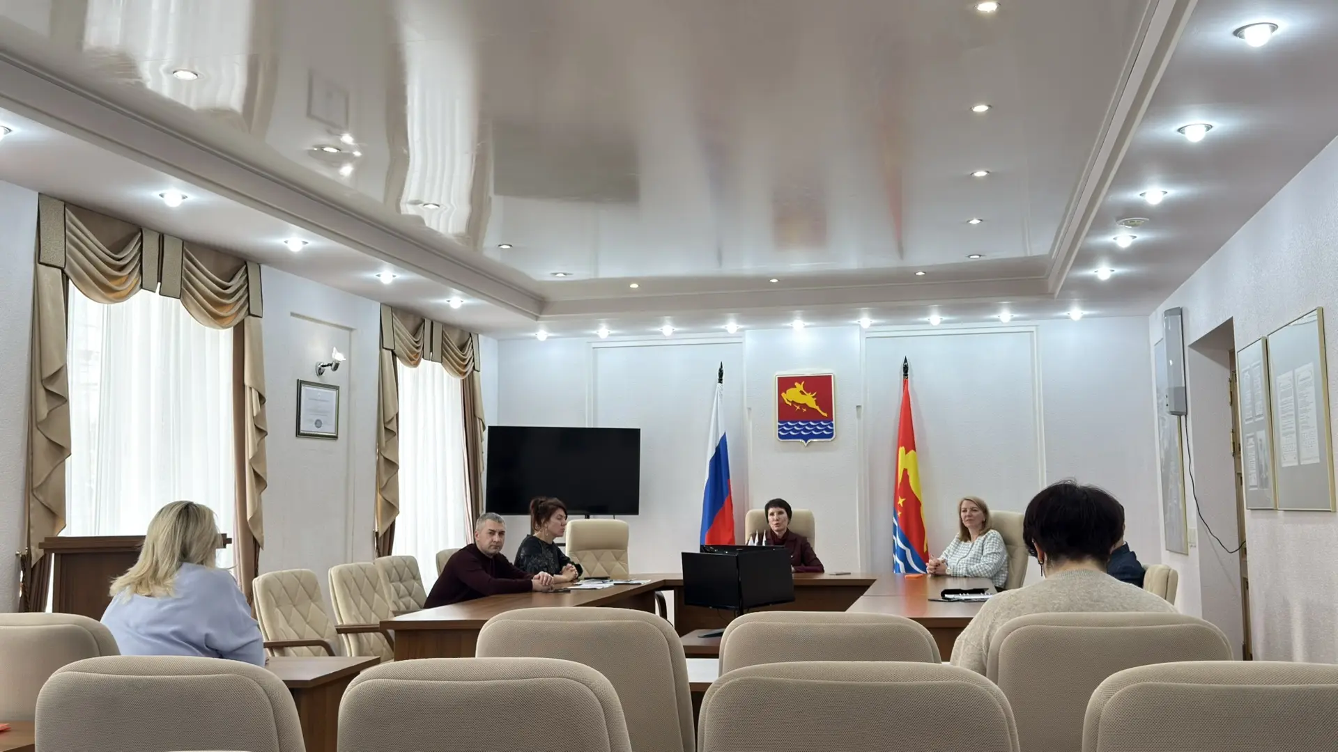 Лариса Поликанова: Обсудили с представителями управляющих компаний важнейший для зимнего Магадана вопрос —расчистку дворовых территорий