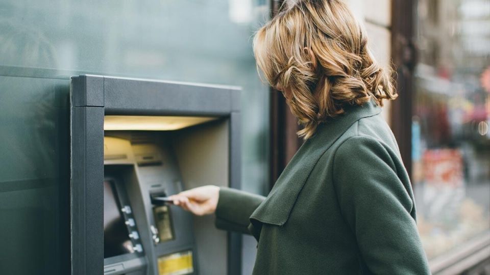 Почему паника из-за обналичивания денег на банковских картах необоснованна