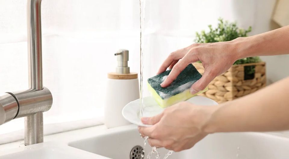 Когда пора менять губки для посуды: советы от экспертов