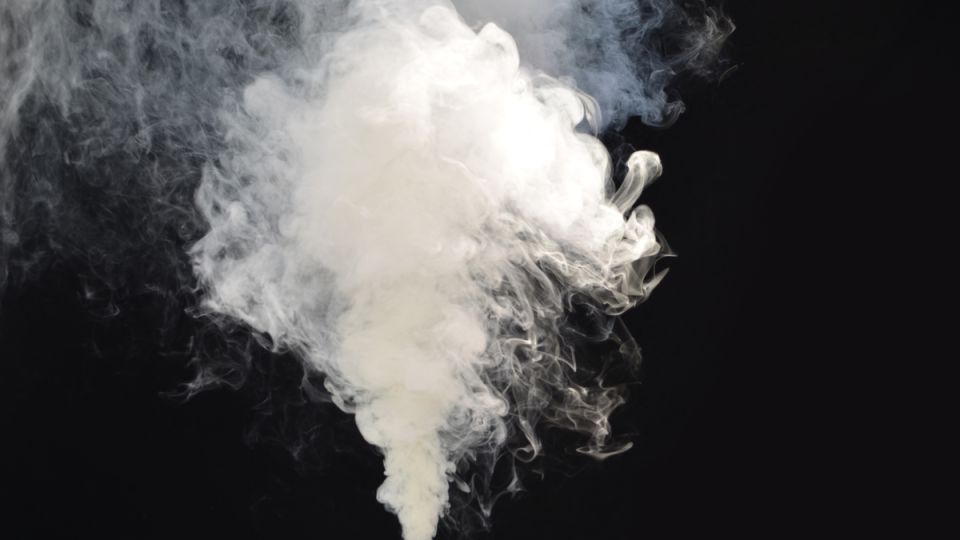 Как взыскать компенсацию с шумных соседей и курильщиков на балконах